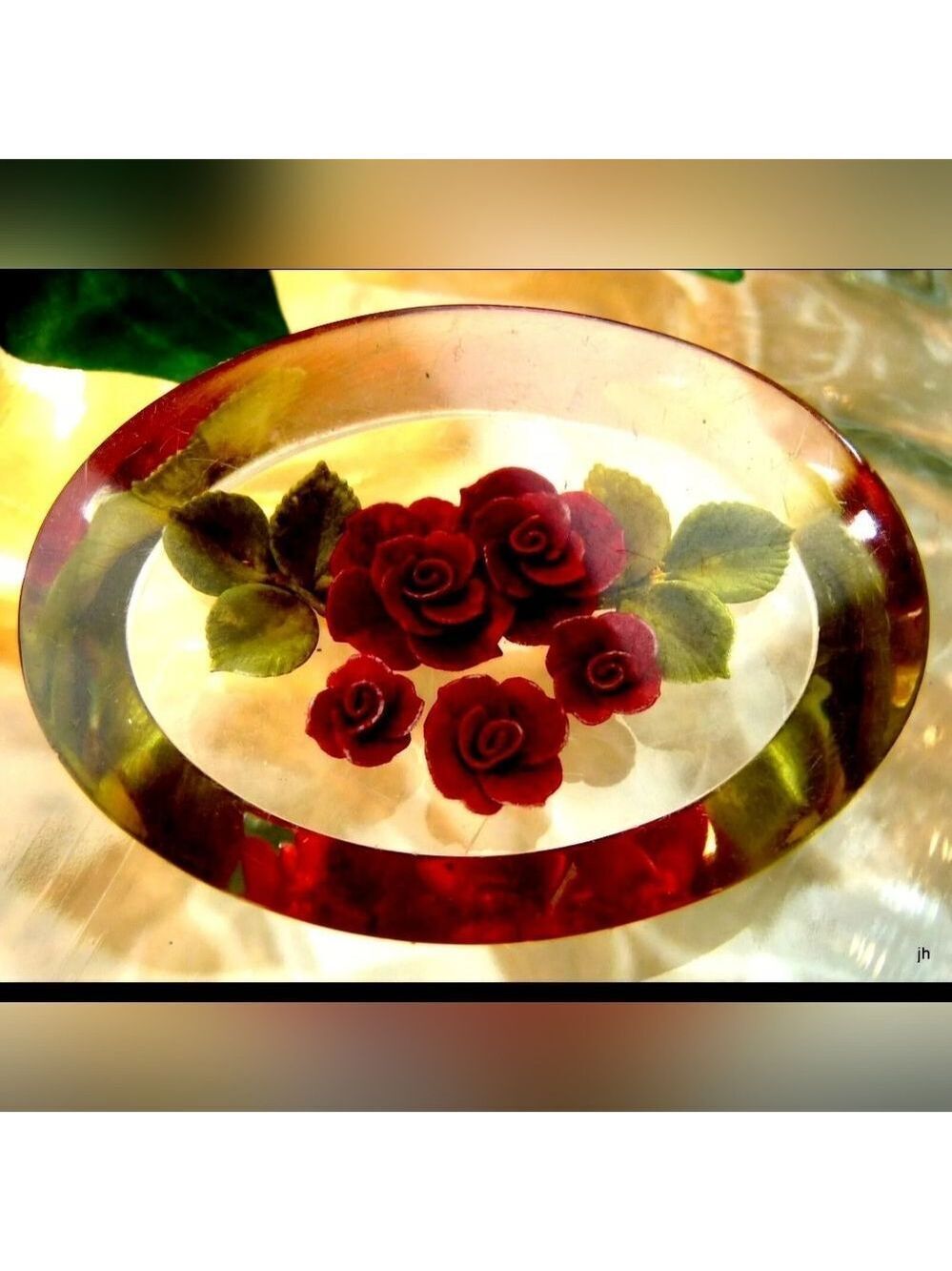 LOVELY VTG REVERSE CARVED LUCITE HAND PAINTED RED ROSES BEVELED EDGE BROOCH